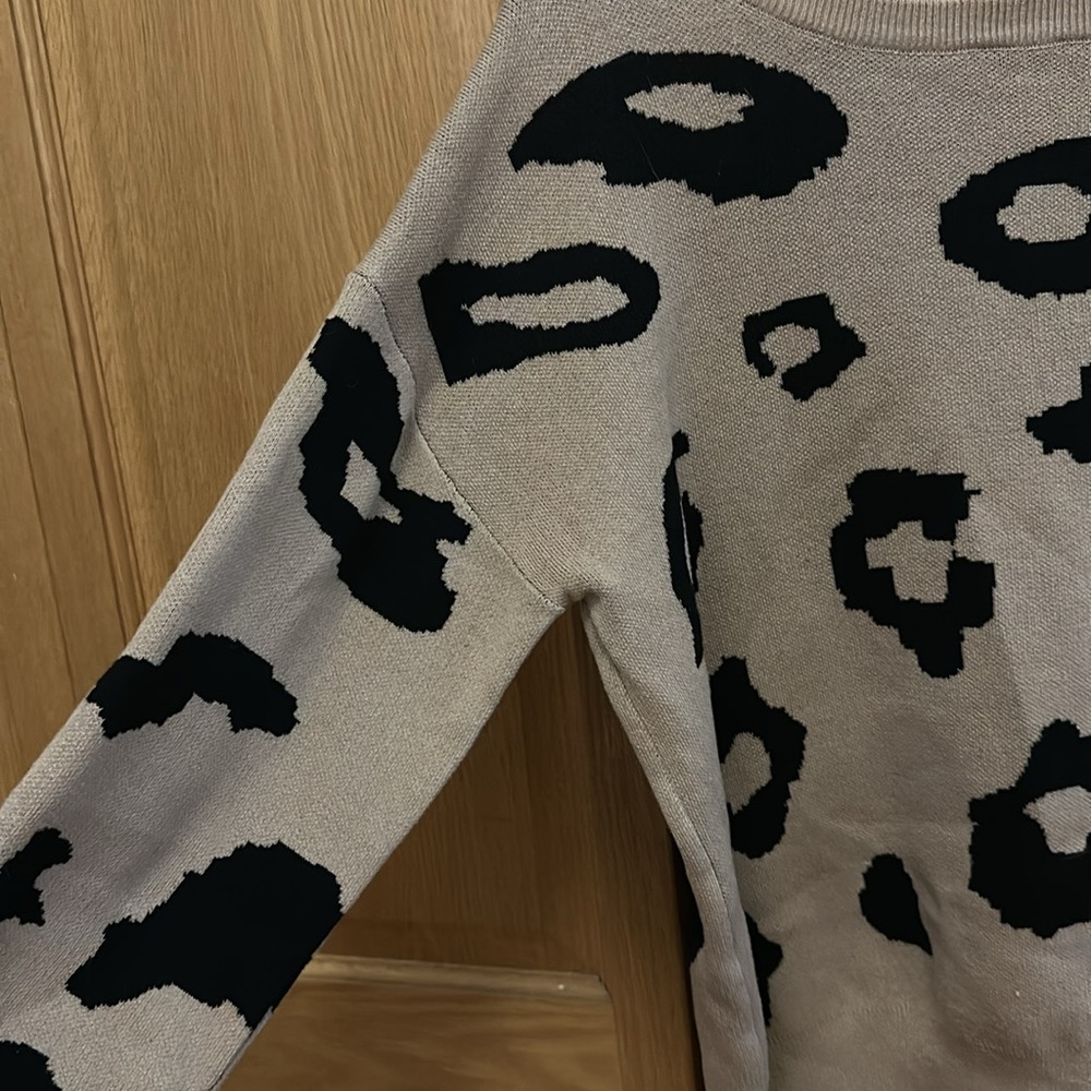 NWOT CHEETAH SWEATER - Picture 2 of 2